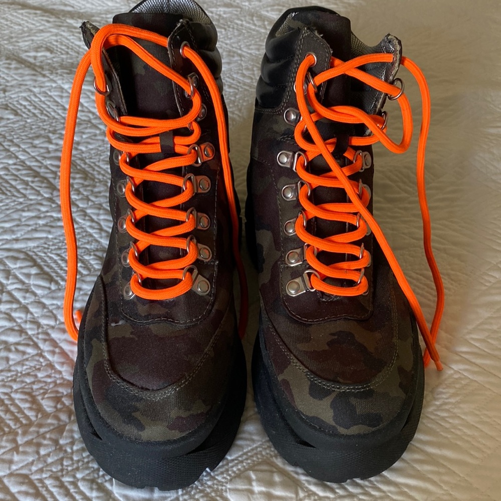 Aqua camouflage winter boots